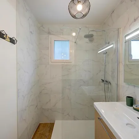 Grand - Wifi -parking - Tramway 1 Min דירה *