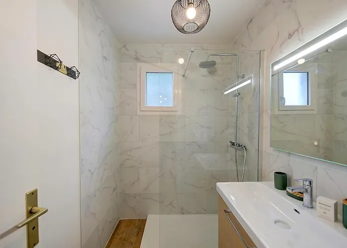 Grand - Wifi -parking - Tramway 1 Min דירה *