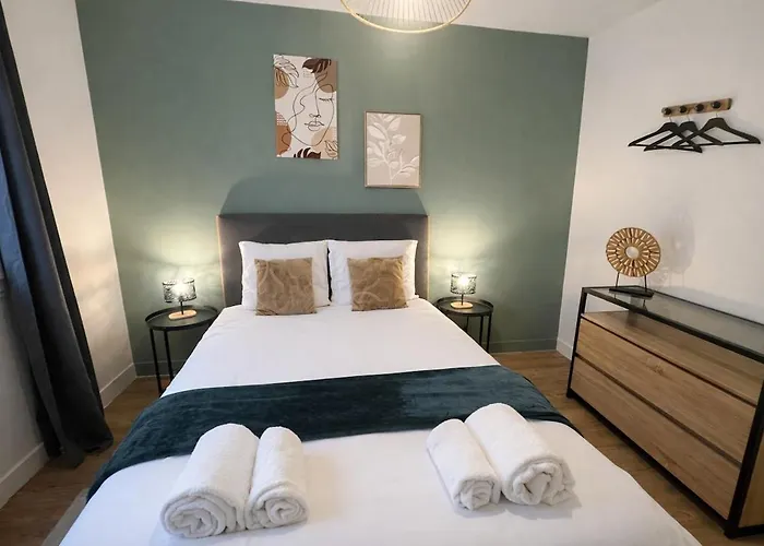 Grand - Wifi -parking - Tramway 1 Min דירה *